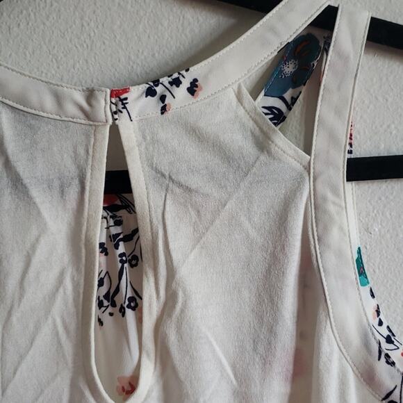 Express Floral Tank - Picture 7 of 7